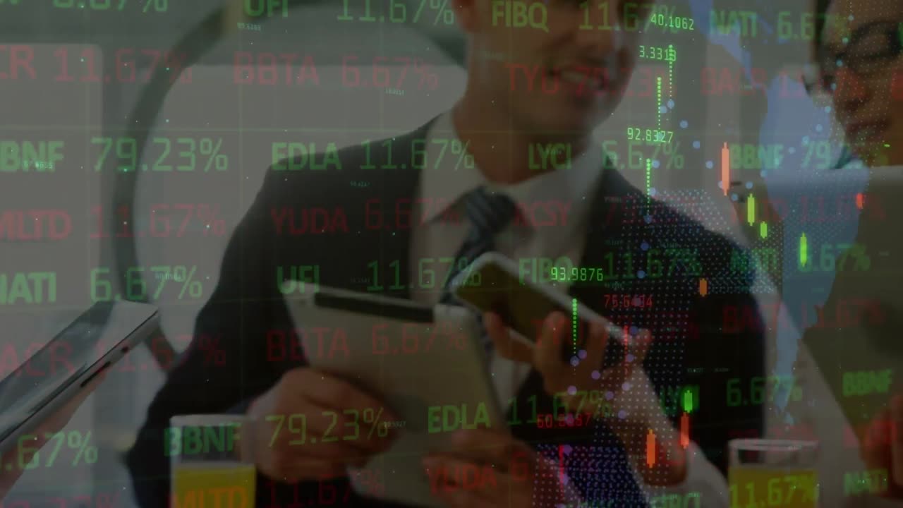 animación de datos financieros y gráficos sobre diversos empresarios en la oficina