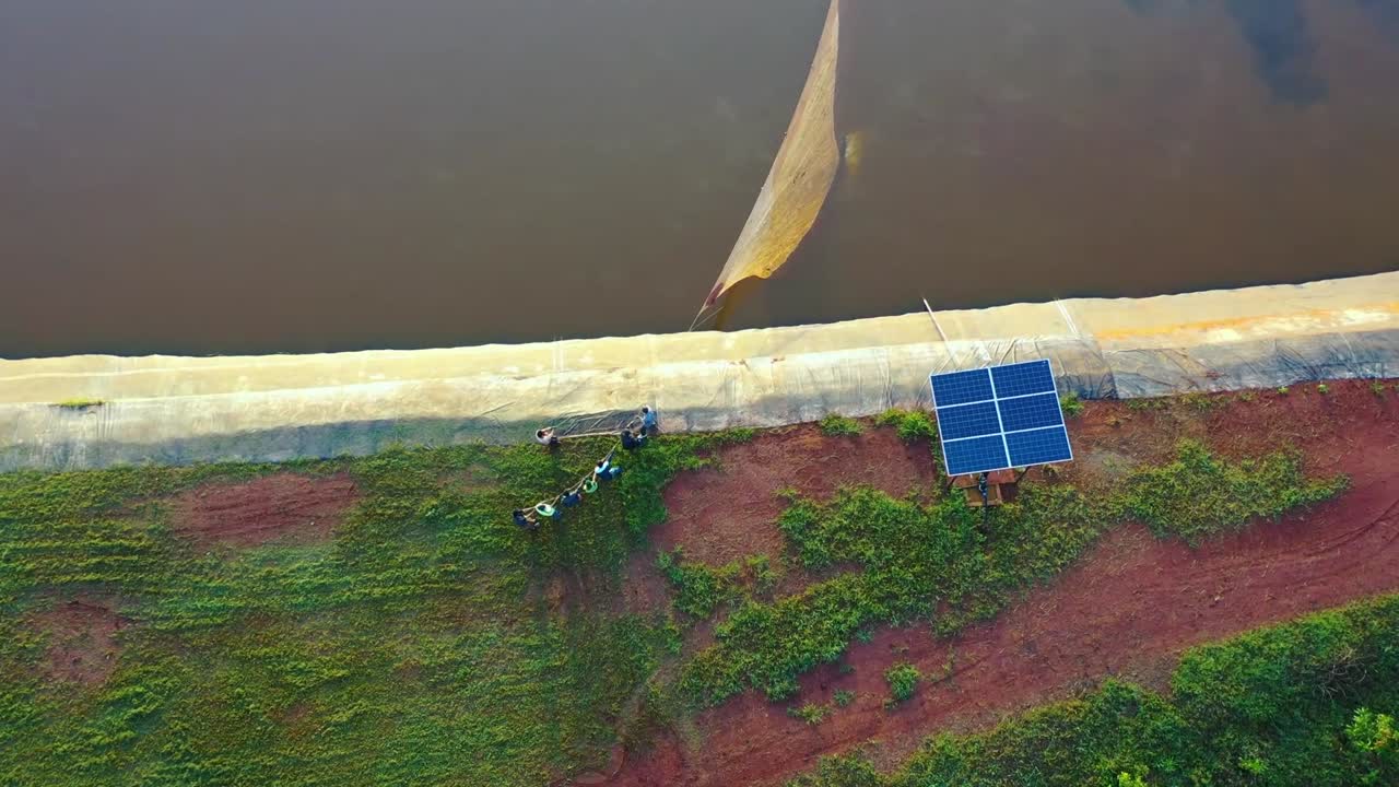 아프리카에서 물고기를 잡는 어부