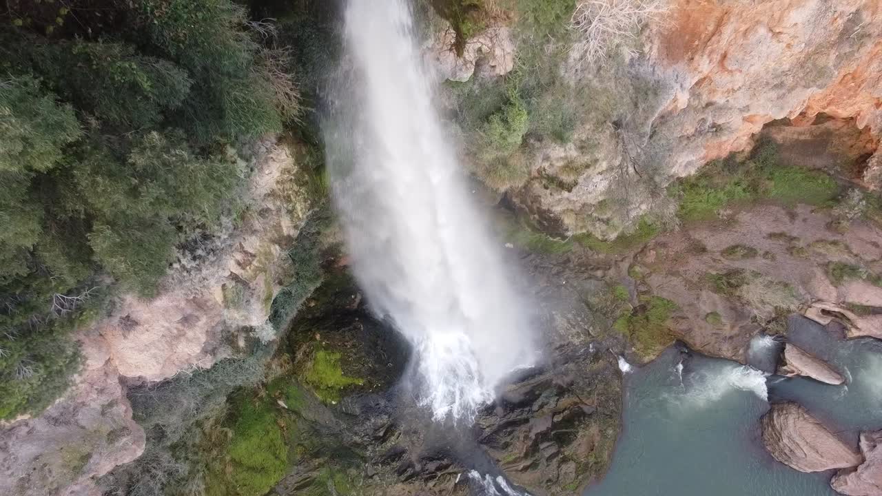 cascada en el invierno