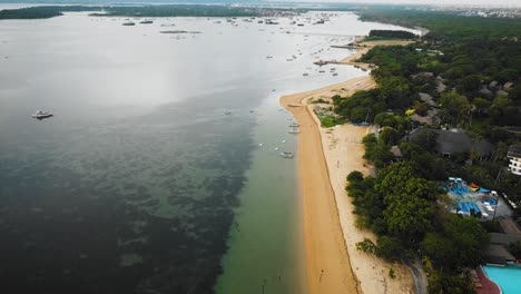 Wunderschöne-Drohnenaufnahmen-Vom-Strand-Von-Sanur-Auf-Bali