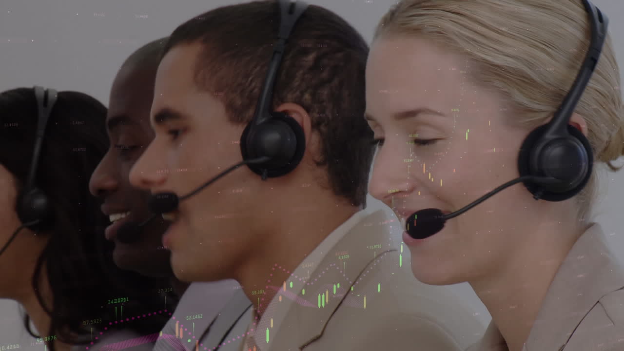 전화 헤드 ⁇ 을 사용하는 비즈니스 사람들에 대한 데이터 처리 애니메이션