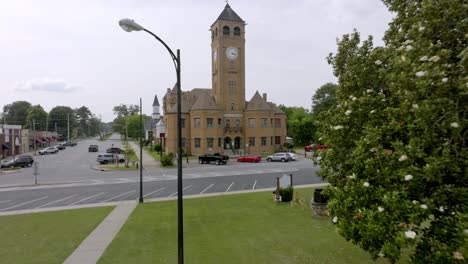 Tuskegee,-Alabama-downtown-and-Macon-County,-Alabama-courthouse-with-drone-video-moving-in-low