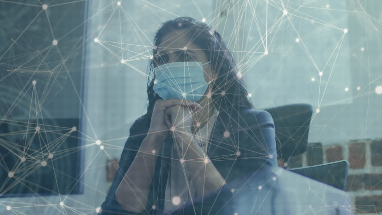 사무실에서 일하는 사업가 여성에 대한 연결 네트워크의 활성화