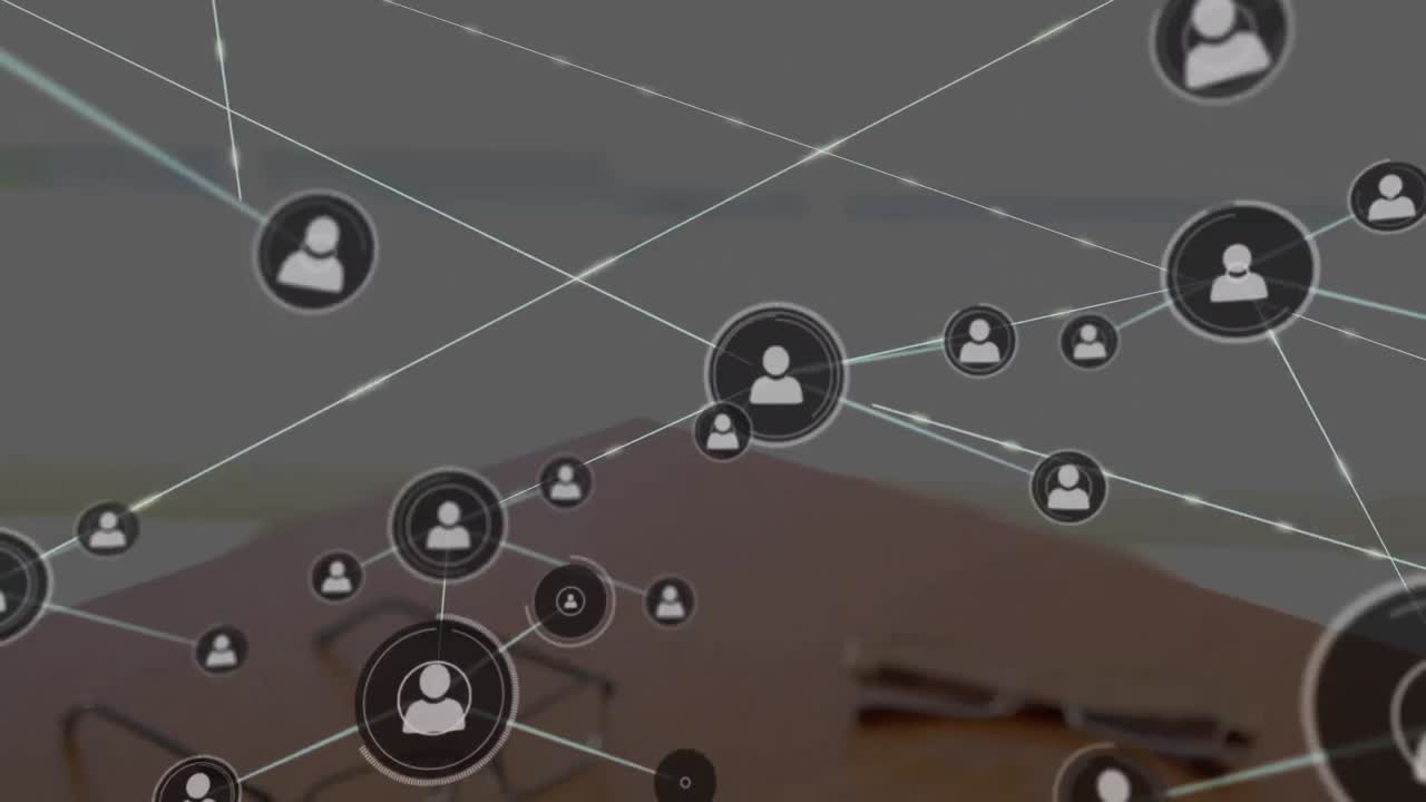 animación de una red de conexiones con iconos sobre personas que se dan la mano