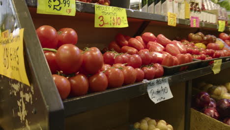 Imágenes-En-4k-De-Un-Mercado-De-Frutas-Y-Verduras-Frescas