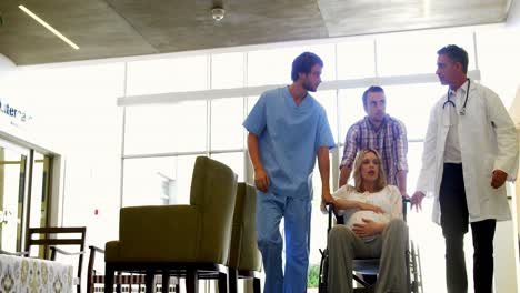 team of doctor taking pregnant woman to the ward