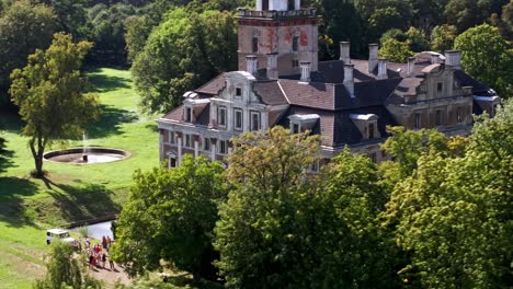 castillo de rozztoka en la baja silesia de polonia