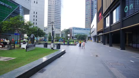 city park in singapore with skyscrapers and people