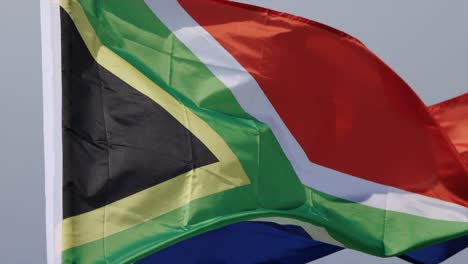 Südafrika-Flagge-Weht-Langsam-Im-Wind