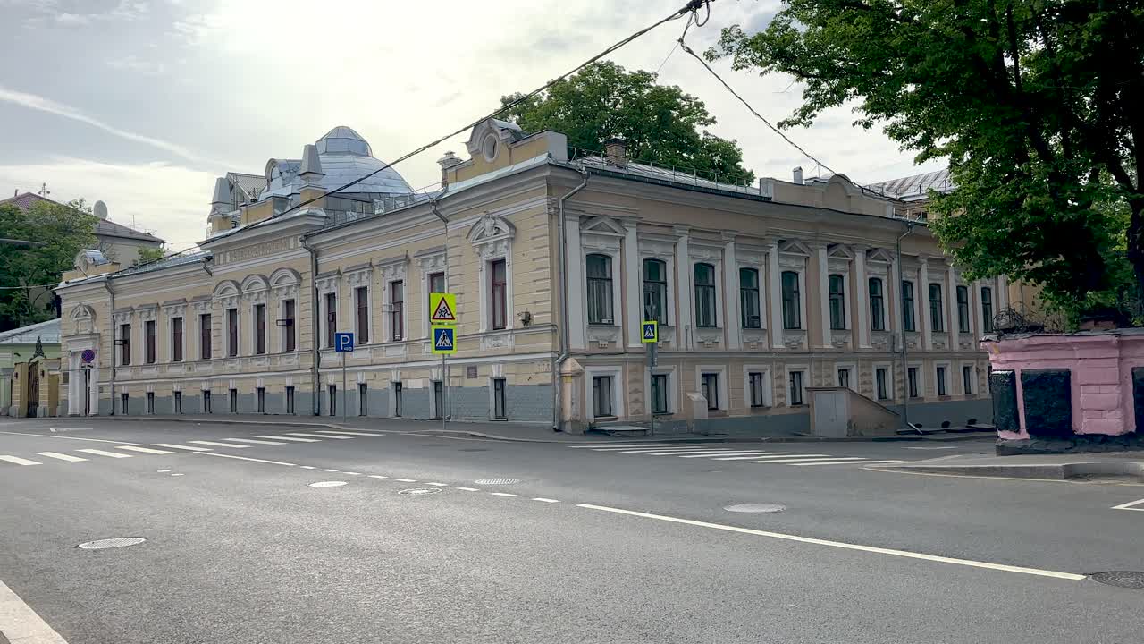 This is true Moscow. This is true Moscow. View of the Koptsova estate of the 19th century (1803) (4K 60 fps)