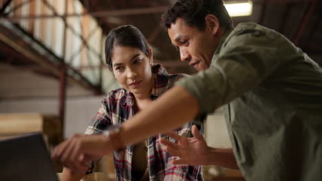 teamwork in a carpentry factory
