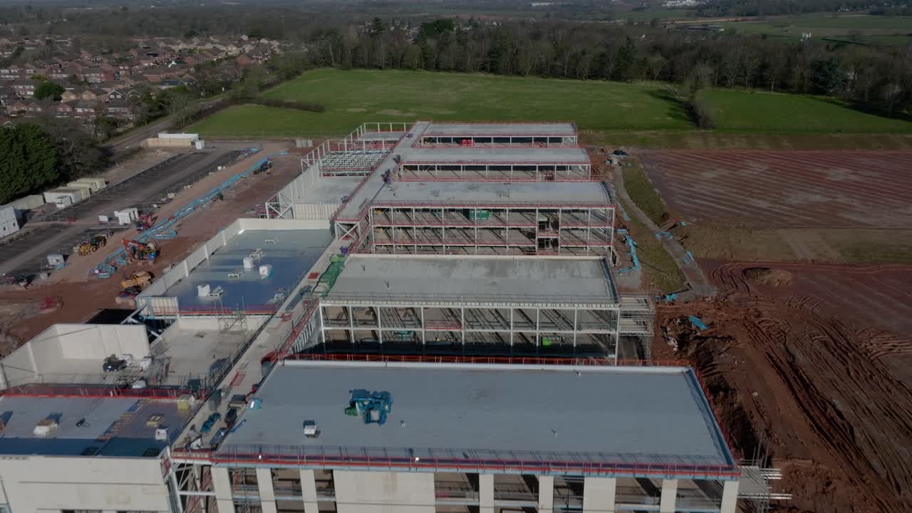nueva escuela construcción sitio uk gran estructura de acero vista aérea volar sobre