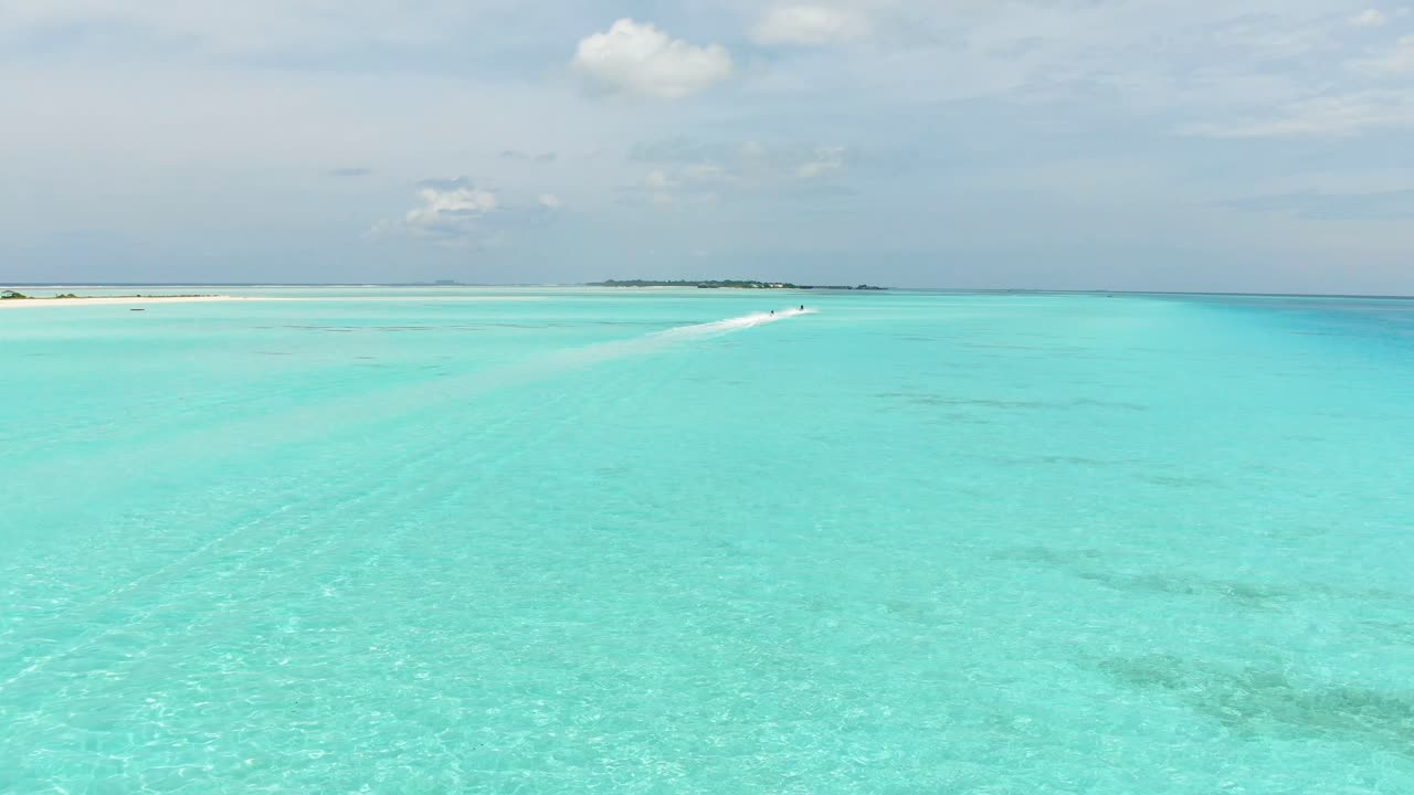 laguna blu spiaggia di sabbia bianca maldive scenario atollo acque turchesi dell'oceano indiano