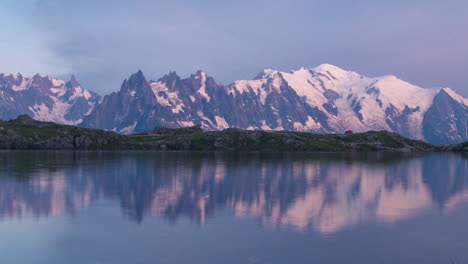 Puesta-De-Sol-Vista-Desde-El-Lago-Des-Cheserys,-Chamonix