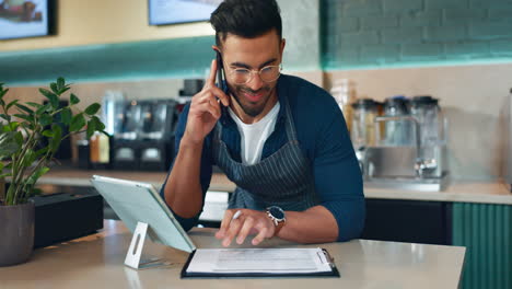 Cafe,-phone-call-of-waiter-and-man-on-checklist