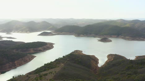 Gran-Nublado-En-El-Lago-Santa-Clara-Durante-El-Vuelo-Del-Dron