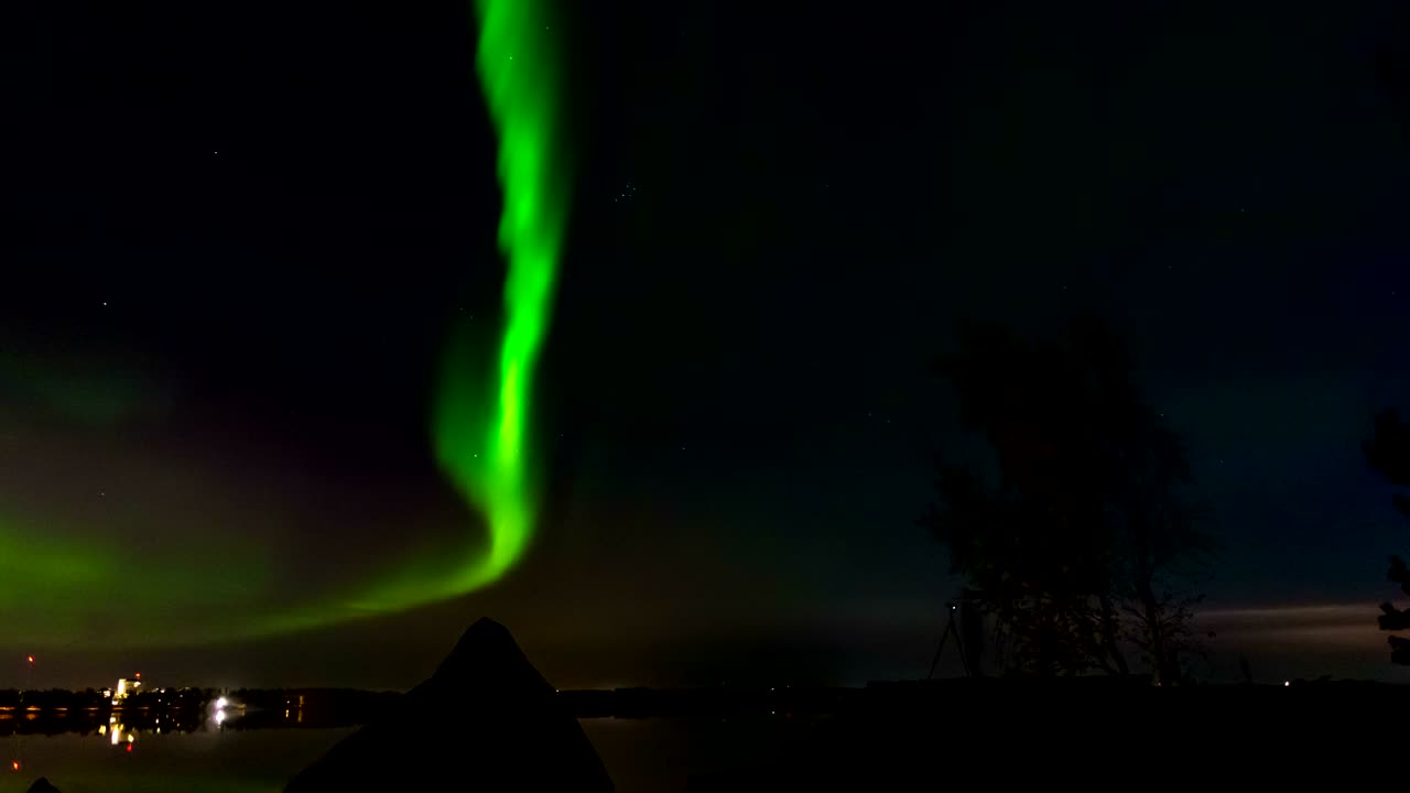 luces del norte sobre el mar