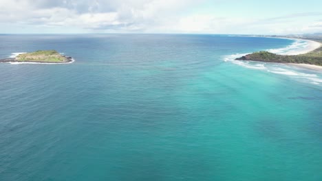 Isla-Cook-Cerca-De-Fingal-Head,-Norte-De-Nueva-Gales-Del-Sur-En-Australia---Toma-Aérea