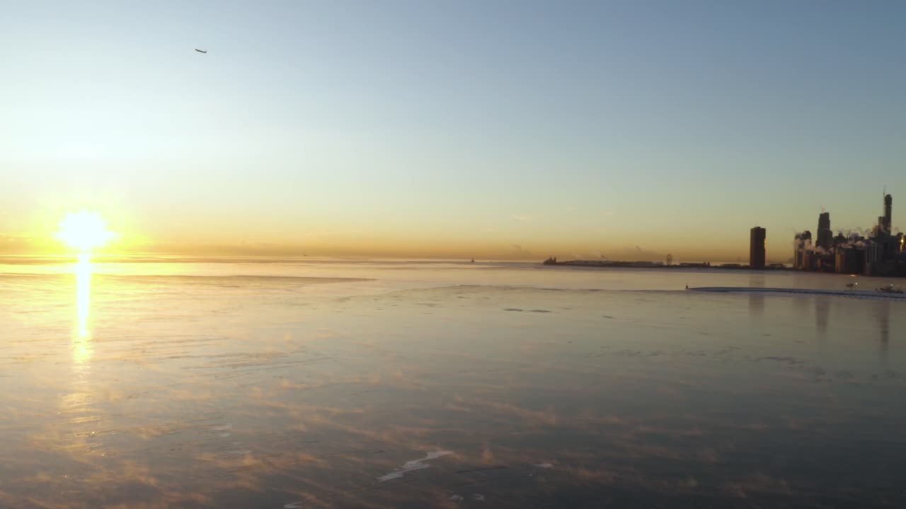 imágenes aéreas del lago michigan congelado durante el vórtice polar de 2019, chicago, illinois