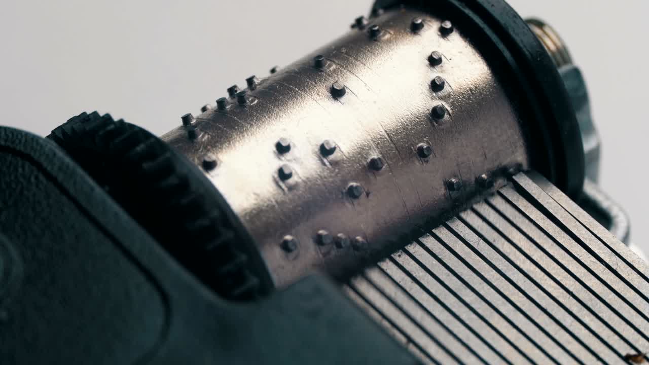 음악 상자 메커니즘이 회전합니다.