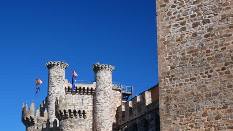 Panning-view-of-the-templar-fortress-in-Ponferrada,-Spain