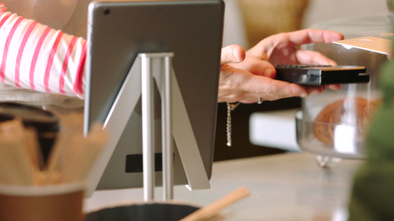 qr 코드, 디지털 및 여성의 신용 카드