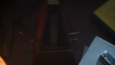 metronome set the rythm in the dark, old room