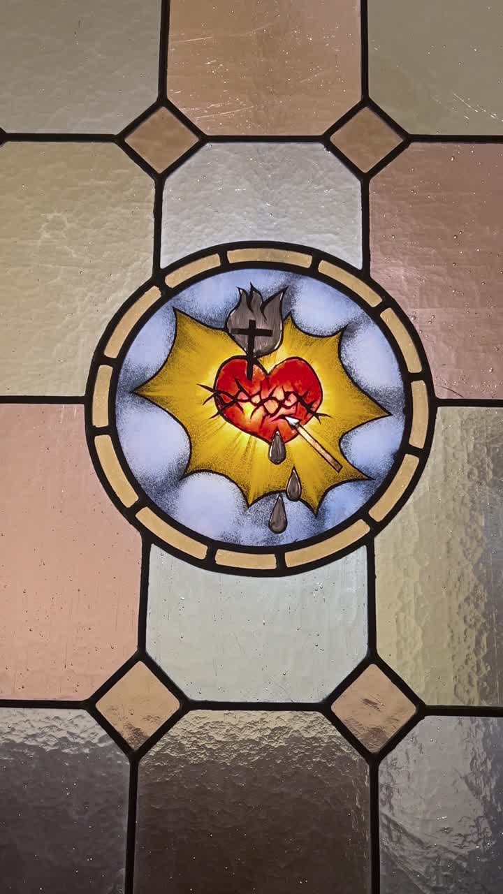 The heart of Jesus and the Holy Spirit. Lent is a time to contemplate love more, are signs of repentance, fasting, prayer that allow the Catholic Christian in his religion to make an act of love.