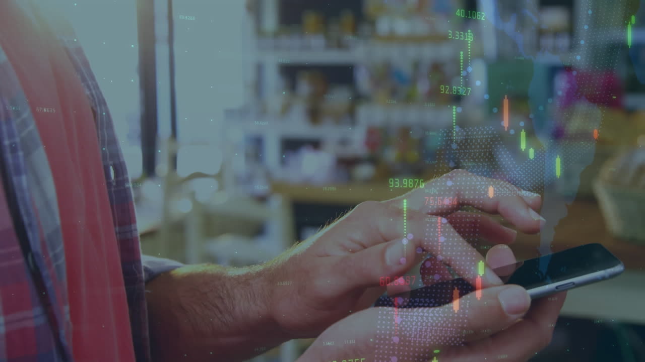 procesamiento de datos del mercado financiero contra la sección media del hombre que usa un teléfono inteligente en una tienda