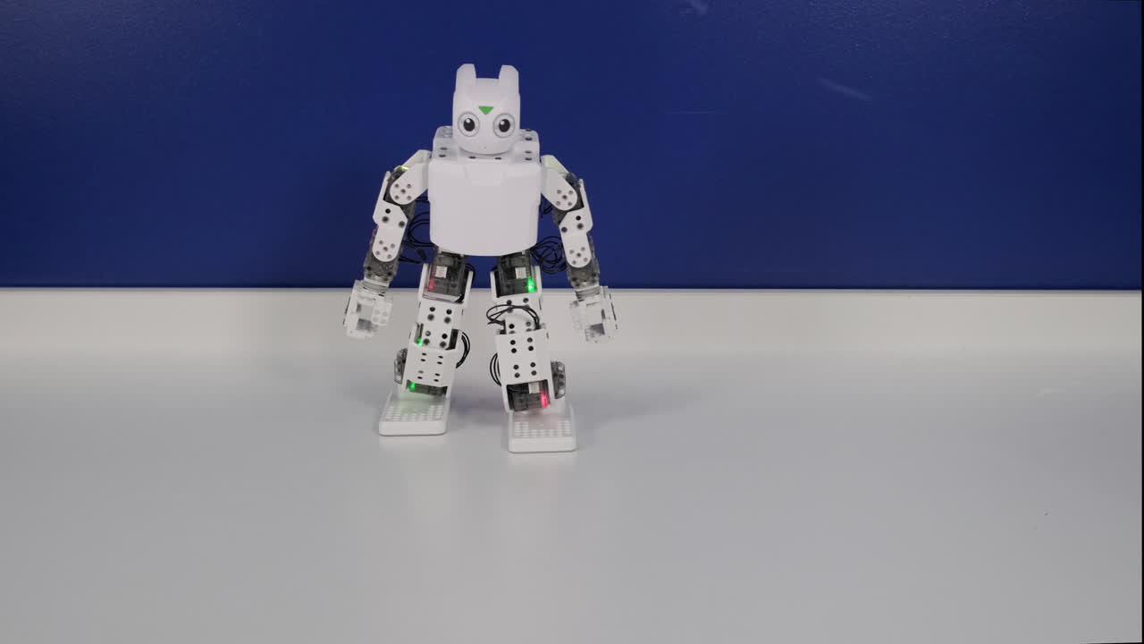 carino robot educativo bianco
