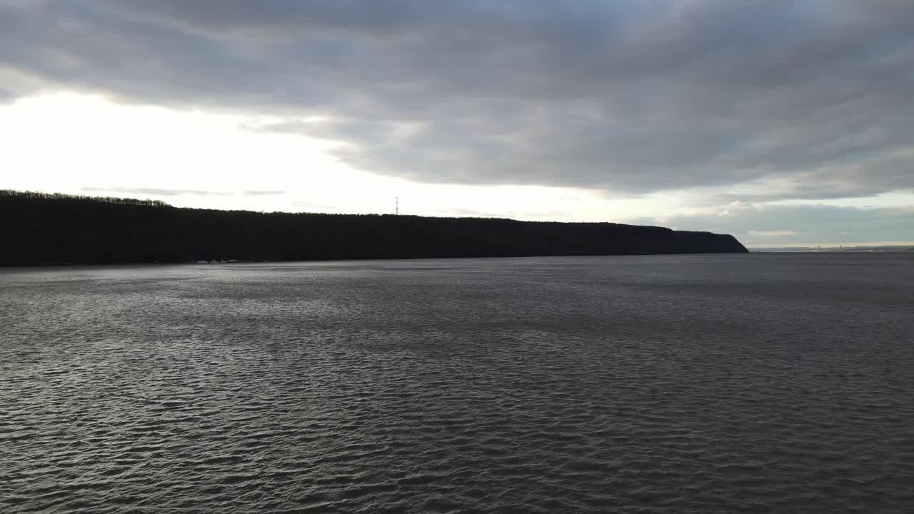 vista del río hudson desde yonkers, nueva york, estados unidos