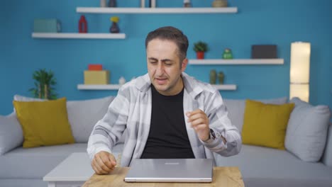 Man-closing-laptop-with-angry-expression.