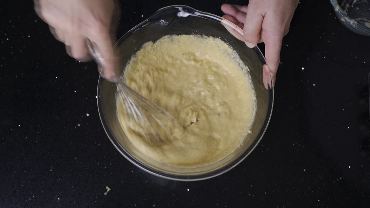 vista de arriba hacia abajo de la masa faltante