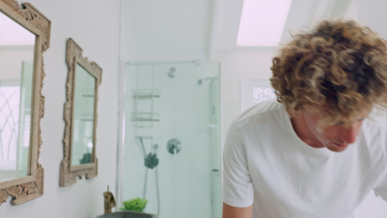 남자, 욕실 및 피부 관리 물