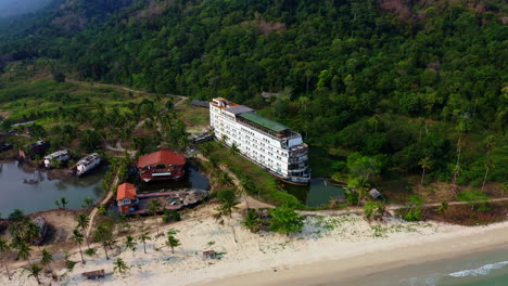 desierto koh chang grand laguna resort con un espeluznante barco fantasma