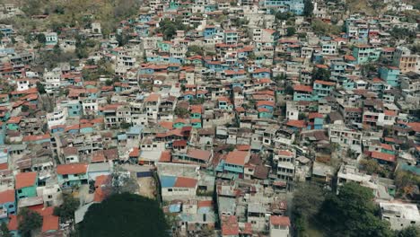 Estructuras-Residenciales-En-Las-Estribaciones-De-Santa-Catarina-Palopo-Cerca-De-La-Orilla-Del-Lago-Atitlán-En-Guatemala