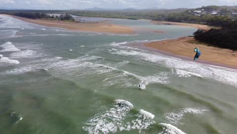 Spinning-Aufnahme-Eines-Kitesurfers-In-Queensland