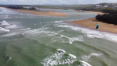 Tiro-Giratorio-De-Kitesurfista-En-Queensland