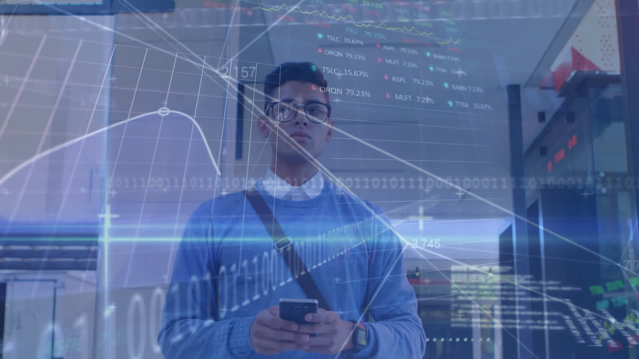 animación del procesamiento de datos financieros sobre un hombre caucásico que usa un teléfono inteligente