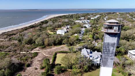 Sullivan&#39;s-Island-Lighthouse-Antenne-In-Der-Nähe-Von-Charleston,-South-Carolina