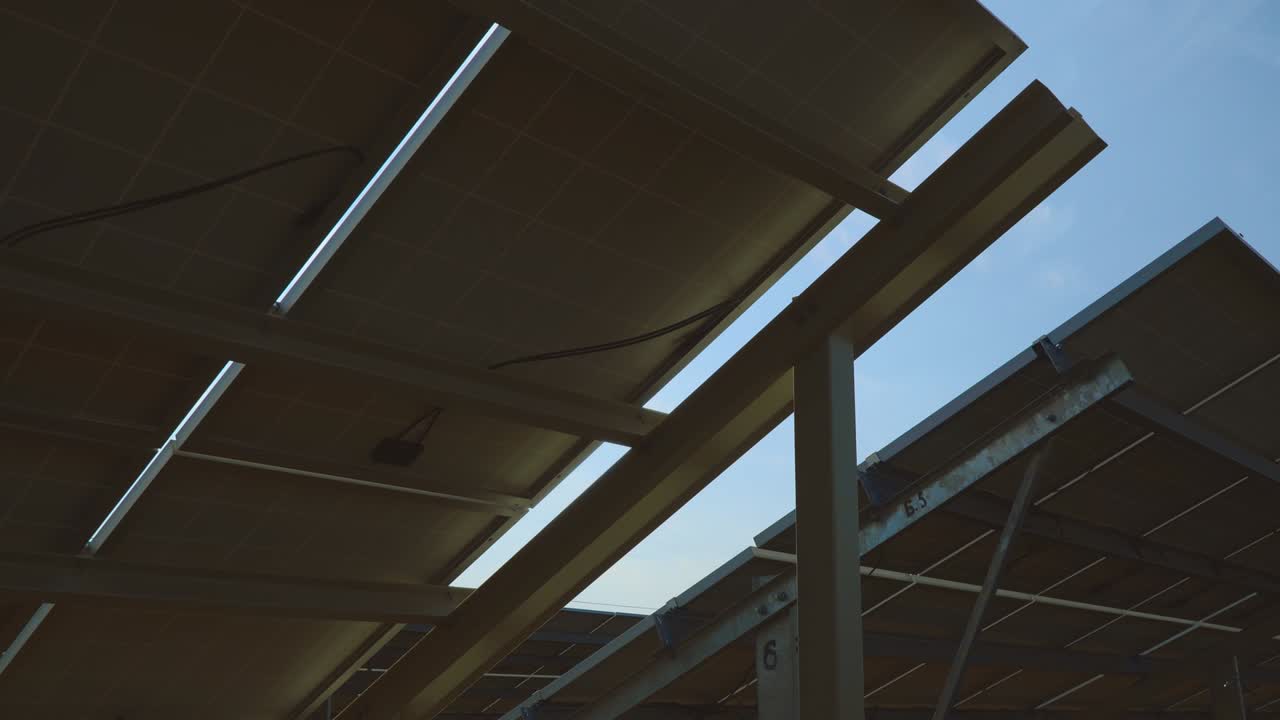 el reverso de la batería solar