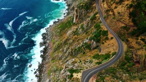 Carretera-Costera-Rodeada-De-Vegetación