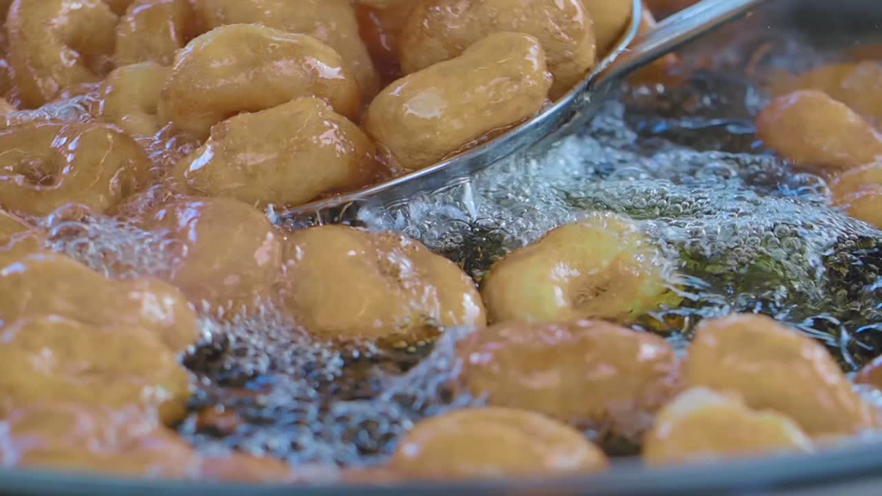 Ciambelle fritte nell'olio