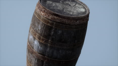 viejo barril de madera oxidado clásico