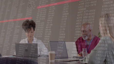 animación del procesamiento de datos financieros sobre diversas personas de negocios en la oficina