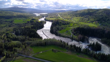 La-Cascada-Ristafallet-En-La-Parte-Occidental-De-Jamtland-Está-Catalogada-Como-Una-De-Las-Cascadas-Más-Hermosas-De-Suecia.