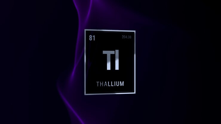 Simbolo dell'elemento chimico Tallio della tavola periodica su sfondo viola astratto.