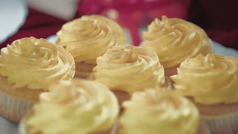 cake in baskets cream of yellow color