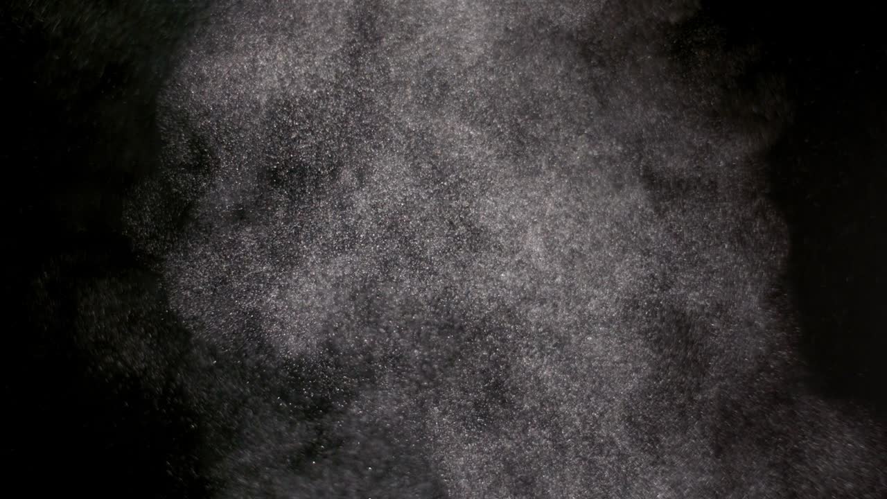 검은 바탕에 분리 된 파우더