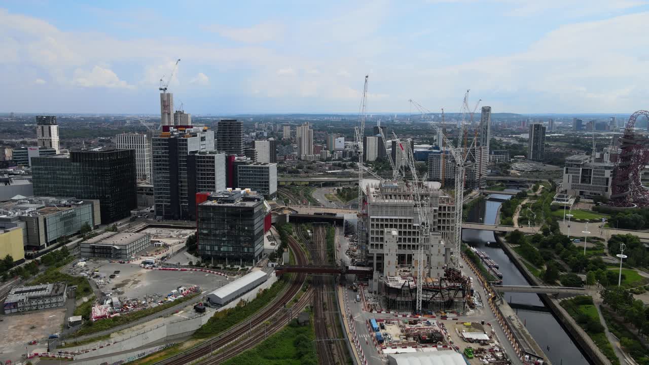 nuevo desarrollo de edificios ucl en stratford east bank olympic park imágenes de drones verano 2021